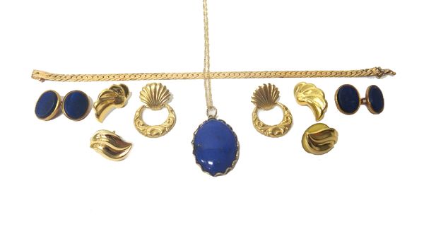 A gold bracelet, in a flat link design, on a snap clasp, detailed 14 K, a pair of gold mounted lapis lazuli cufflinks, with oval backs and fronts, thr