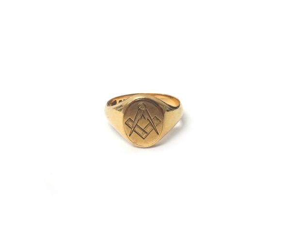 An 18ct gold gentleman's Masonic signet ring, the oval bezel engraved with a square and compasses motif, Chester 1929, ring size S and a half, weight