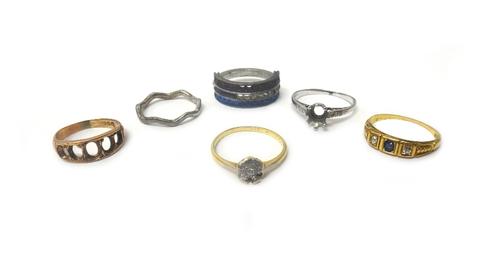 A gold, sapphire and diamond set three stone ring, mounted with a cushion shaped sapphire between two cushion shaped diamonds, detailed 18 CT, a plati