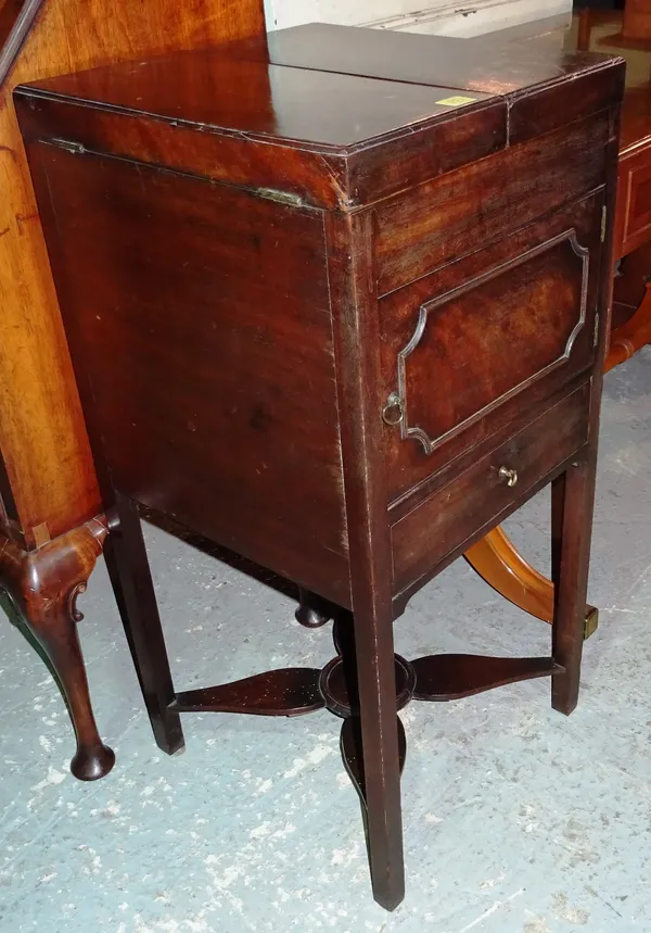 A George III mahogany washstand with single drawer, on square block supports united by stretcher, 42cm wide x 82cm high.  J9