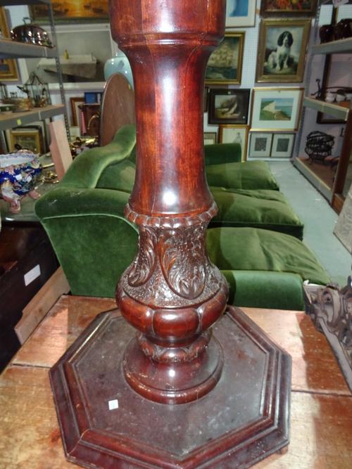 A 20th century circular mahogany dining table, with a carved octagonal base, 120cm wide x 78cm high.   E3