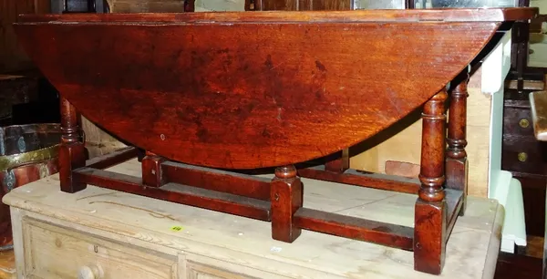 A 20th century oak gateleg coffee table, 113cm wide x 43cm high.J8