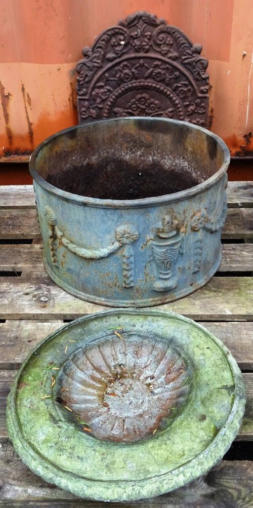 A 19th century cast iron circular plater, 43cm wide x 24cm high, with acanthus decoration, and a cast iron fire back, 43cm wide x 72cm high. OUT