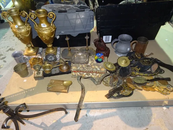 Metalware collectables, including; two spelter urns on marble bases, pots, jugs, horse brasses and sundry, (qty).   S3B