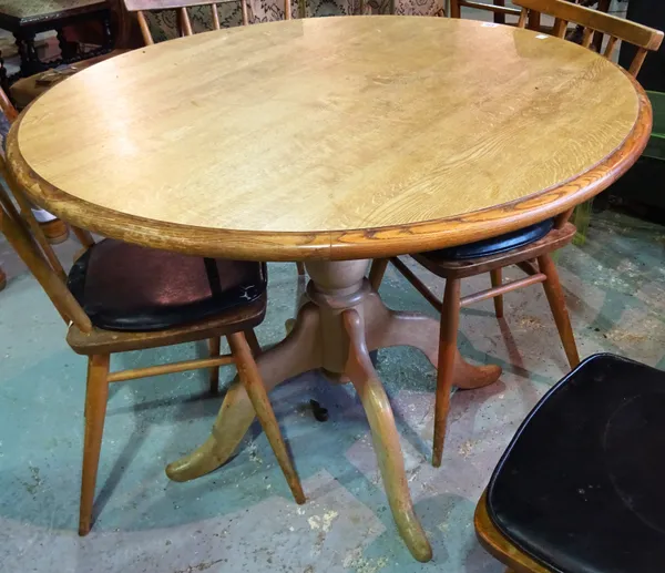 A 20th century oak circular dining table on four downswept supports, 98cm wide x 74cm high. B8