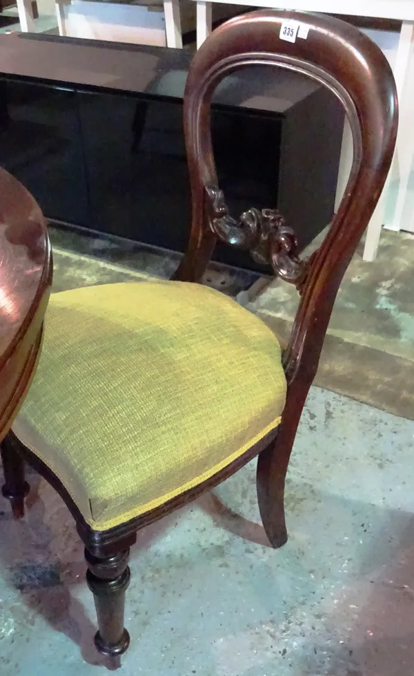 A pair of Victorian spoonback dining chairs on turned supports and a similar pair, (4). D8