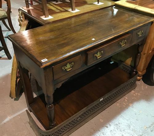A 20th century oak dresser base with three frieze drawers, turned supports and potboard undertier, 116cm wide. I9