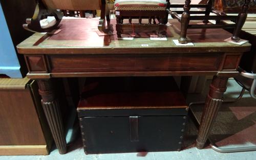 A Regency mahogany rectangular centre table on reeded tapering supports, 112cm wide x 77cm high.   J8