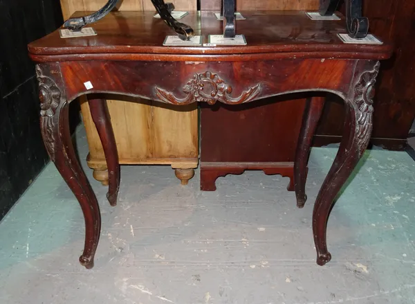 A Victorian mahogany serpentine fold over tea table on acanthus moulded cabriole supports, 90cm wide x 77cm high. H9