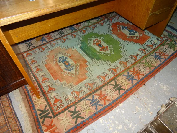 A Turkish rug, with a green and two red medallions, 206cm x 133cm.  H7