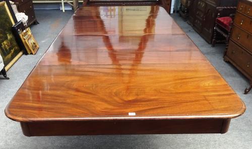 An early Victorian mahogany extending dining table, on turned and reeded supports, to include four extra leaves, 127cm wide x 140cm long, 316cm long e