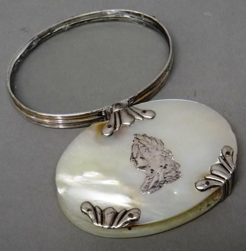 A silver and mother-of-pearl oval folding magnifying glass, the centre of the front decorated with the portrait of George II, otherwise with fanned mo