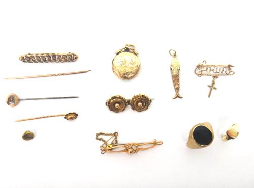 A 9ct gold child's signet ring, a 9ct gold and oval black onyx gentleman's signet ring, four brooches, three stick pins, a gold back and front circula