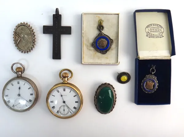 A gilt metal cased keyless wind open faced Waltham pocket watch, a silver cased keyless wind open faced pocket watch, Birmingham 1909, three brooches,