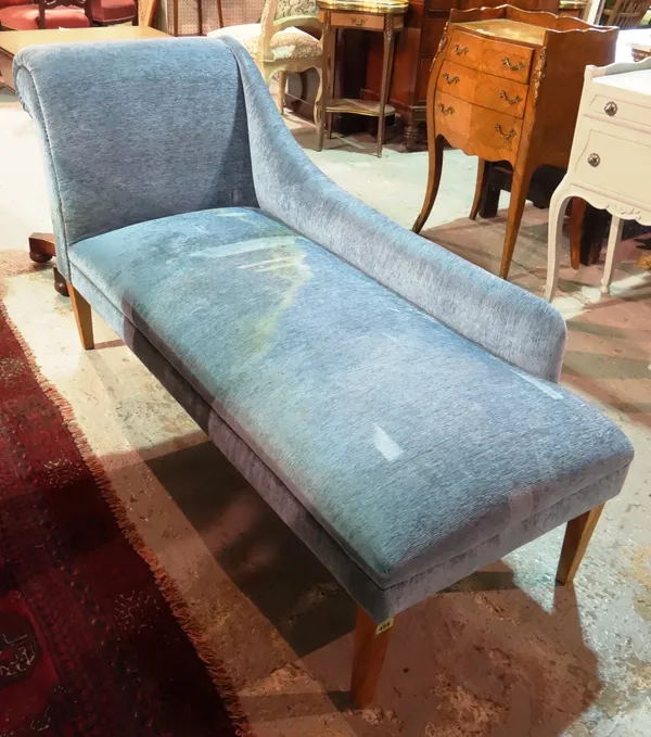 A 20th century oak framed chaise lounge with blue upholstery on tapering square supports, 165cm long. E4