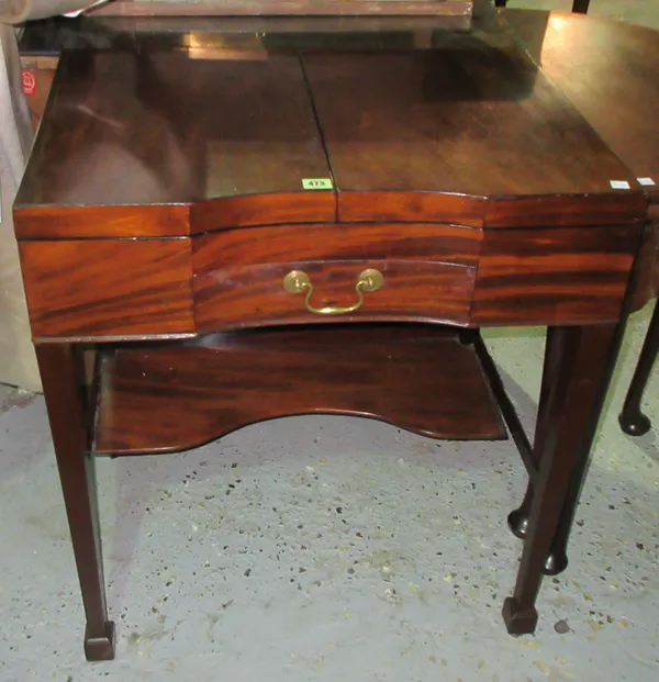A George III mahogany gentleman's dressing table, with fitted interior on tapering supports, 68cm wide x 78cm high. J6