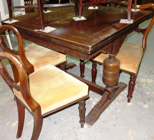 A 20th century oak extending dining table, on dual end supports, united by stretcher, 92cm wide x 78cm high x 152cm fully extended.  I6