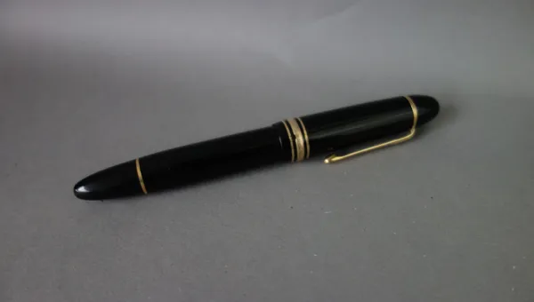 A Meisterstuck 149 fountain pen, black cap and barrel, the nib engraved '4810' and '18C' (a.f), 14.5cm long.