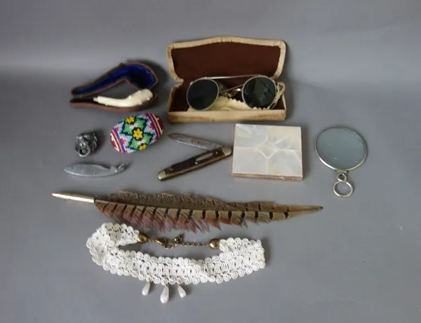 A quantity of small collectables, including; pocket knives, treen, lighters, compacts, a pipe, a silver cheroot holder and sundry, (qty).