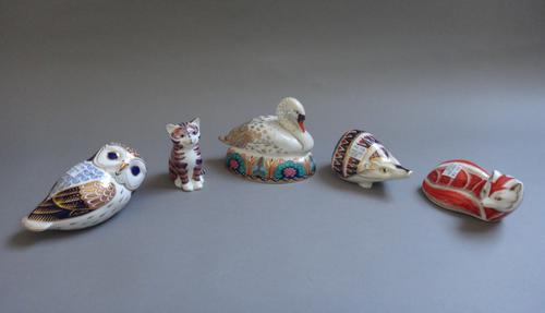 Five Royal Crown Derby Imari paperweights, each with a gold button to the base, comprising; a swan, an owl, a fox, a hedgehog and a seated cat, (5).
