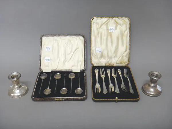 Silver and silver mounted wares, comprising; a set of six coffee spoons, with black coffee bean finials to the handles, Birmingham 1927, cased, a set