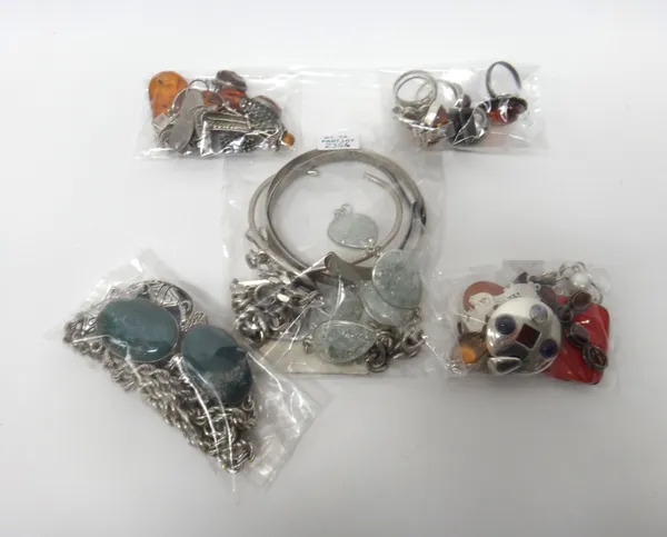 Silver and other jewellery, comprising; a square agate ring, detailed 'D-A Norway Sterling 925 S', six further rings, five pairs of earrings, seven pe