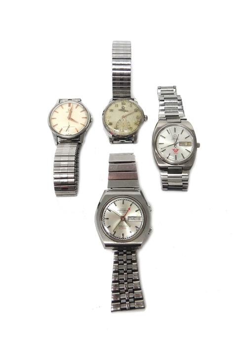 An Omega Seamaster Automatic steel cased gentleman's bracelet wristwatch, the signed circular silvered dial with baton shaped numerals, centre seconds