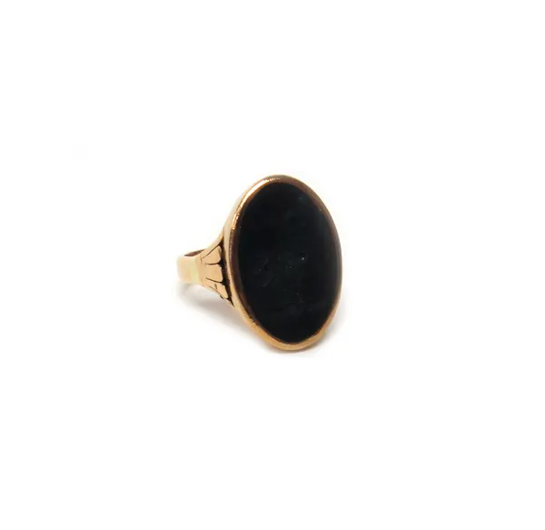 A gold and bloodstone set oval signet ring, seal crest engraved with a bird with a key in its beak, ring size P.