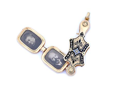 A European gold and enamelled pendant locket, formed as a miniature pair of lorgnettes, each of the two compartments glazed to hold photographs to the