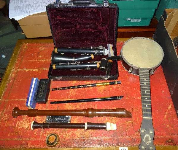 Musical instruments, including; a banjolele, a cased American clarinet, Honer mouth accordions, Clarke flutes and sundry, (qty). S3