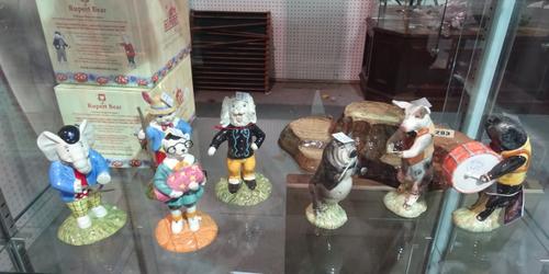 Ceramics, including; seven figures from Royal Doulton and Beswick, including a base, (8). C