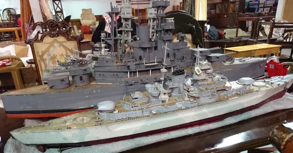 An early 20th century scratch built model of a battleship cruiser, 160cm wide.  H3