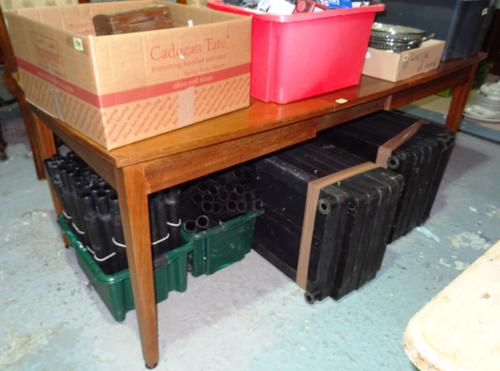 A 20th century mahogany extending dining table, with one extra leaf, on square tapering supports, 176cm wide x 76cm high.  H2