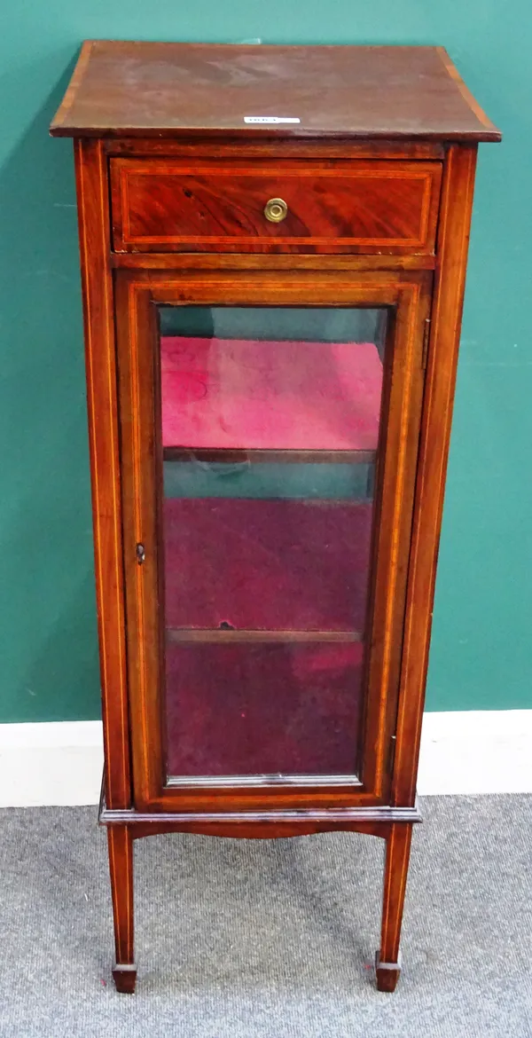 An Edwardian satinwood banded mahogany free standing square display cabinet with single door over four glazed panels on square supports, 40cm wide x 1