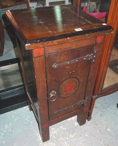 An early 20th century Art Nouveau stained pine pot cupboard, 44cm wide x 84cm high.   I7