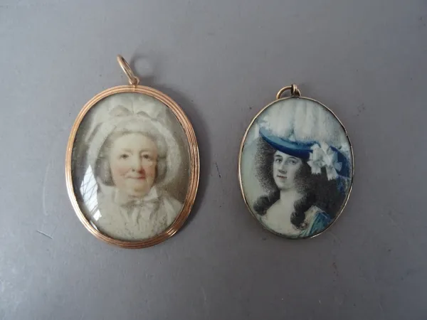 An early 19th century portrait miniature on ivory depicting a middle aged woman with white bonnet, executed in the sfumato manner, in a gold case (unt