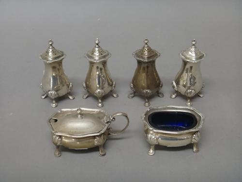 Silver and silver mounted wares, comprising; four pepperettes, London 1914, a mustard pot, London 1915 and a salt, London 1915, combined weight 235gms