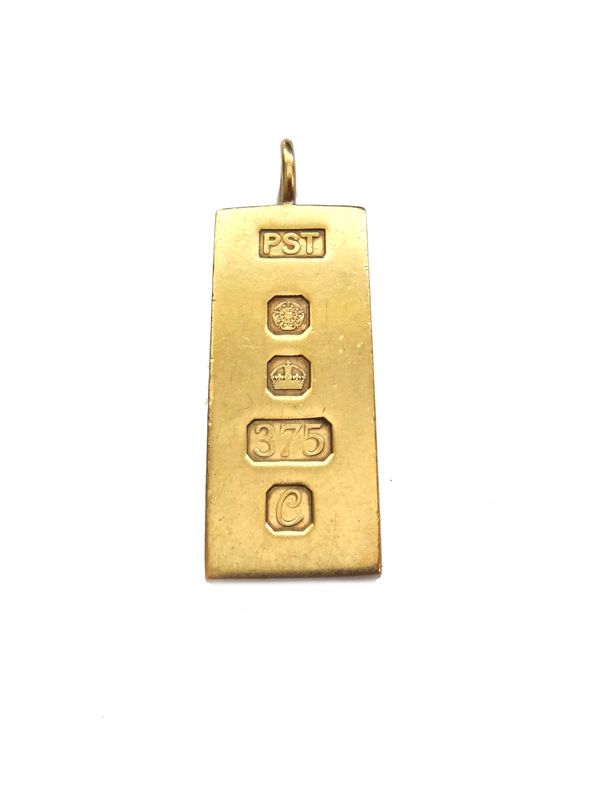 A 9ct gold rectangular pendant ingot, Sheffield 1977, weight 31.5gms.