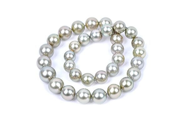 A single row necklace of grey tinted graduated cultured pearls, fitted with a concealed twist clasp, length 43 cm, with an additional single cultured