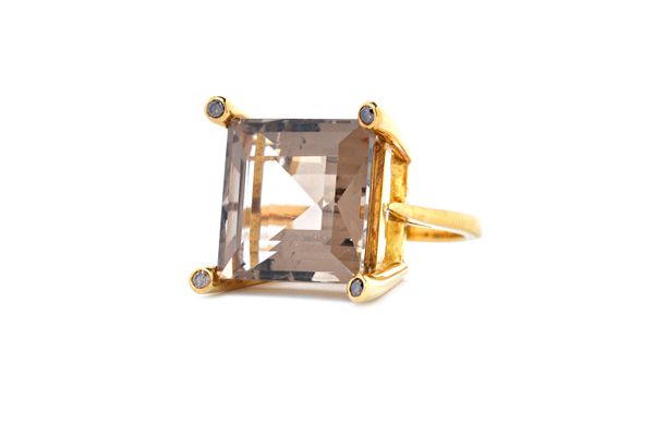 An 18ct gold, smoky quartz and cinnamon coloured diamond ring, mounted with the square step cut smoky quartz to the centre and with four circular cut