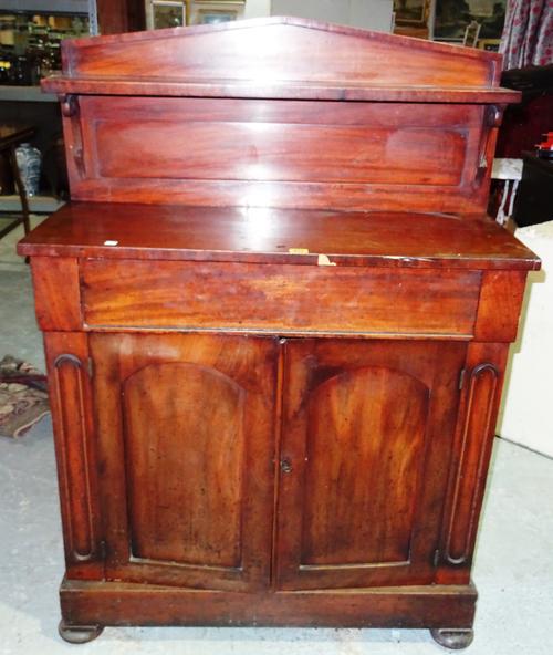 An early Victorian mahogany chiffonier on bun feet, 89cm wide x 126cm high. 5.5  F10