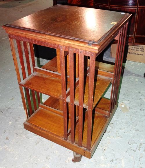 An early 20th century oak revolving bookcase, 47cm wide x 84cm high.  H4