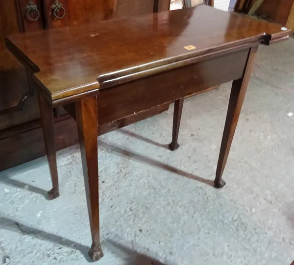 A late Victorian mahogany inverted breakfront tea table, on ball and claw feet, 92cm wide x 75cm high.  F5