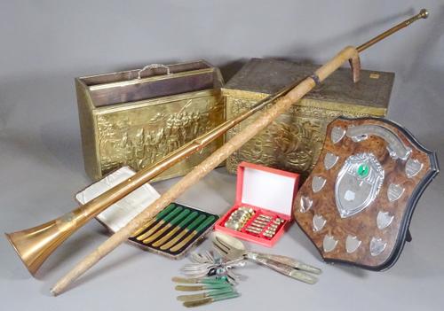 Collectables, including; an embossed brass coal box, a brass Canterbury, a copper hunting horn and sundry, (qty).   S4B