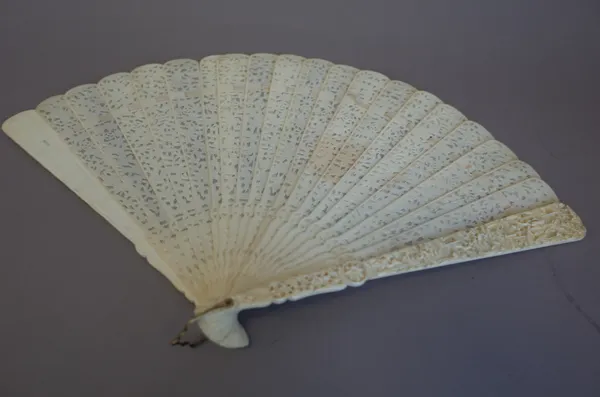 A 19th century Cantonese ivory brise fan, ornately carved and pierced with figures in a landscape, 25.5cm.