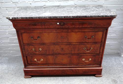 An early 19th century French commode, the marble top over a mahogany five drawer base on square bracket feet, 130cm wide x 98cm high x 60cm deep.