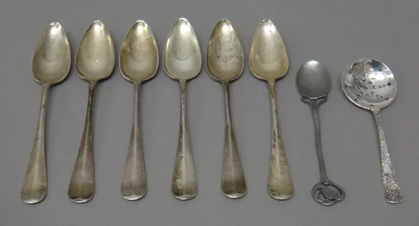 Six silver grapefruit spoons, Sheffield 1936 and 1937, a silver sugar sifting spoon, Chester 1900, combined weight 191 gms and a pewter spoon, in an A