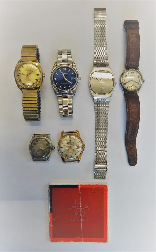 An Omega De Ville Quartz gentleman's steel bracelet wristwatch, the signed dial with centre seconds and with a date of the month aperture, with an Ome