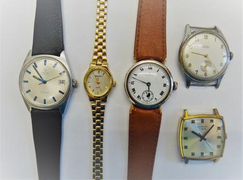 An Omega Automatic steel cased gentleman's wristwatch, the signed silvered dial with blue baton numerals, blue and black hands, centre seconds and wit