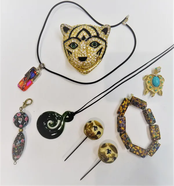 Two Satsuma pottery hat pin finials, decorated with Japanese ladies, a Sardi costume brooch, designed as the head of a tiger, a nephrite pendant, fitt